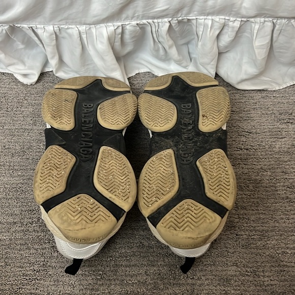 Balenciaga Triple S Sneaker ‘white and black’ - Picture 5 of 7